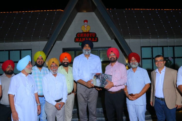 Mr. Hargopal Singh – Franchise Partner and 
Mr. Arvinder Bhatti
DCP Mr. Parminder Singh Bhandal 
Mr. Sukhjinder Singh (LADDI) – Franchise Partner and 
Mr. Parkash Singh and 
Mr. Biren Kansara (COO Chhotu Maharaj)