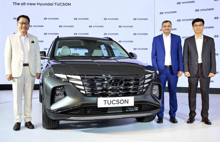 Unsoo Kim, MD & CEO, Hyundai Motor India Ltd., Mr. DH Park - Executive Director Sales, Marketing & Service, HMIL, Mr. Tarun Garg, Director-Sales, Marketing & Service, HMIL, at the National Media Preview of the new Hyundai TUCSON