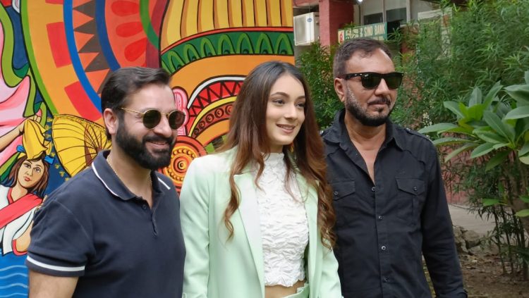 -Rocky-Sandhu-Simrita-Sandhu-with-Mahinder-Dhaliwal