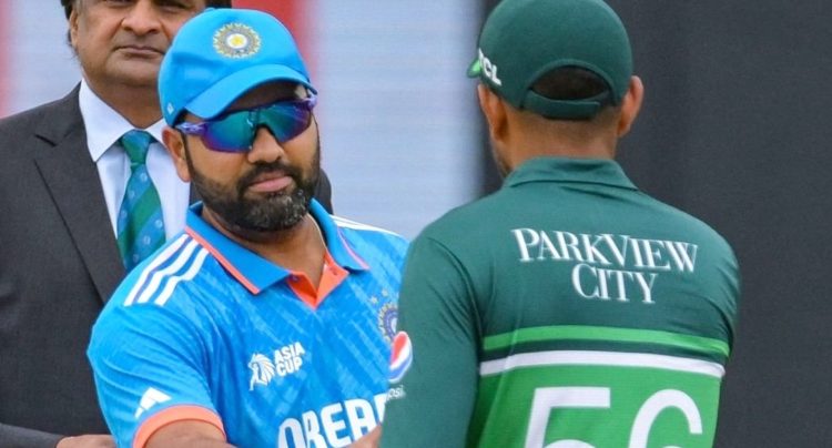 Indian Captain and Pakistan Captain shaking hands before the Toss