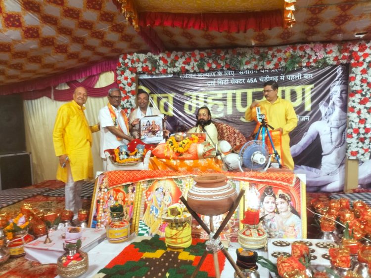 Sanatan Dharma Prerna Manch organized Mahapuran Katha in Sector 45, Chandigarh