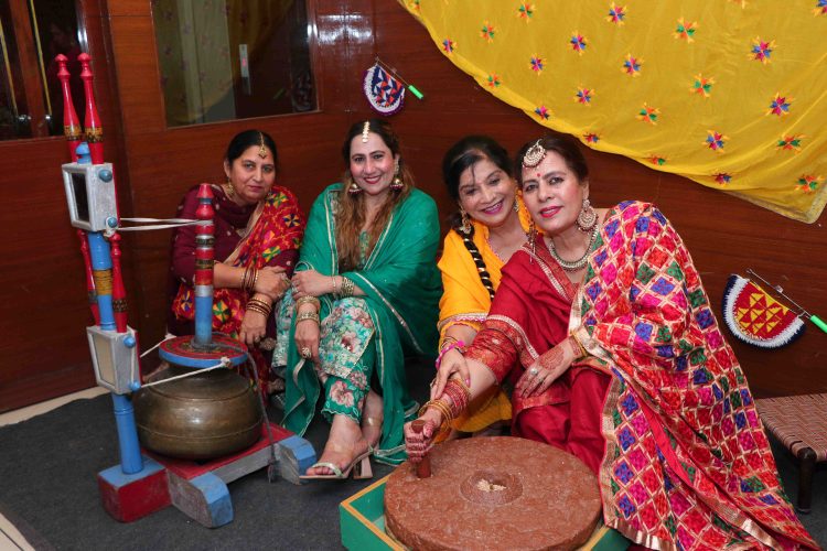 Adarsh Kaur became the queen of Teej and Satinder Kaur became the beautiful Punjaban