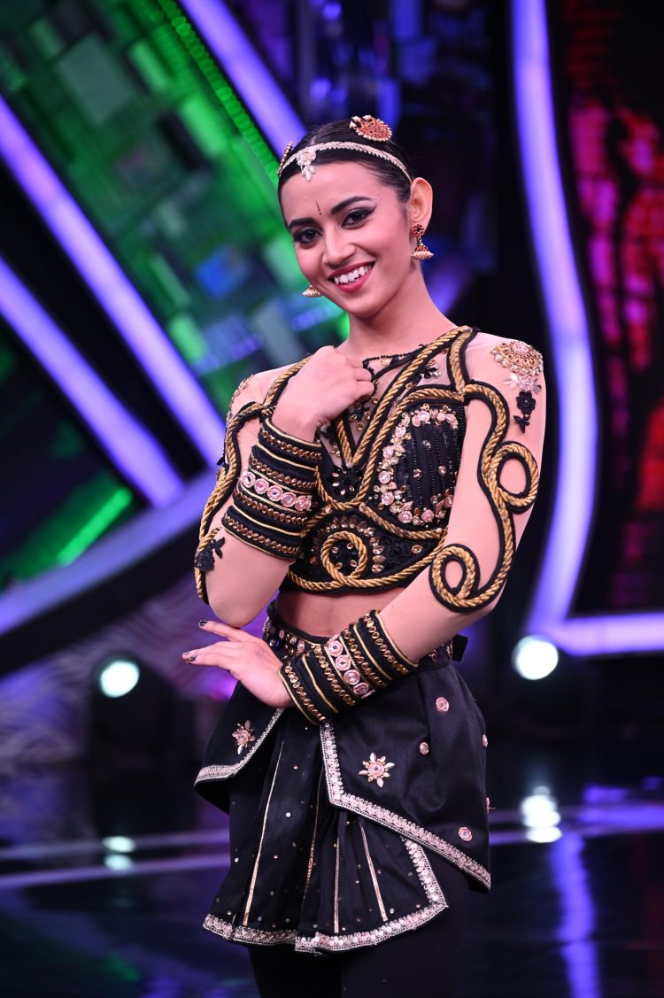 "Performance Tensions Soar: Malaika and Geeta's Epic Clash"