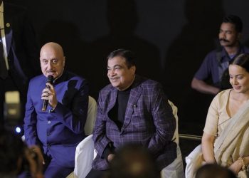 Nitin Gadkari Praises Kangana Ranaut's 'Emergency' as Authentic