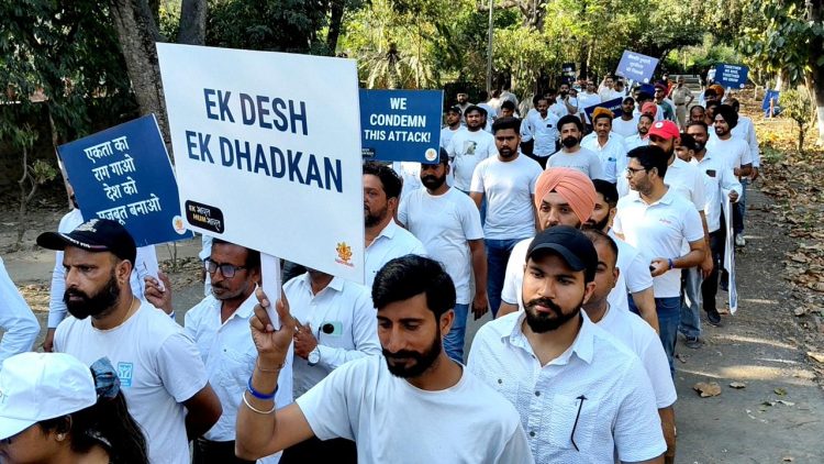 ‘Shraddhanjali Yatra’ honoring Pahalgam martyrs held at Amritsar
