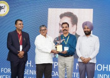 Radio Broadcaster Sarvpriya Nirmohi Awarded by Governor for Outstanding Contribution