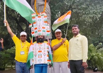 Prayagraj's world famous moustache dance artist Rajendra Tiwari alias Dukan ji is a true patriot