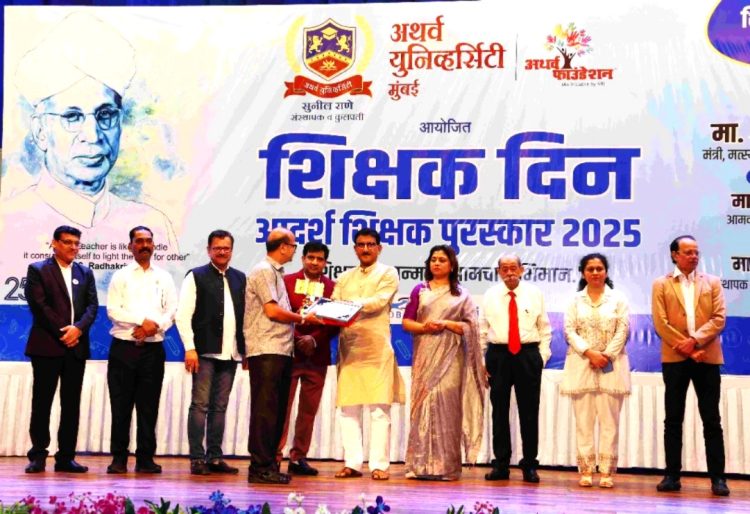 Atharva University’s Sunil Rane Felicitates 100 Educators for Exemplary Service.
