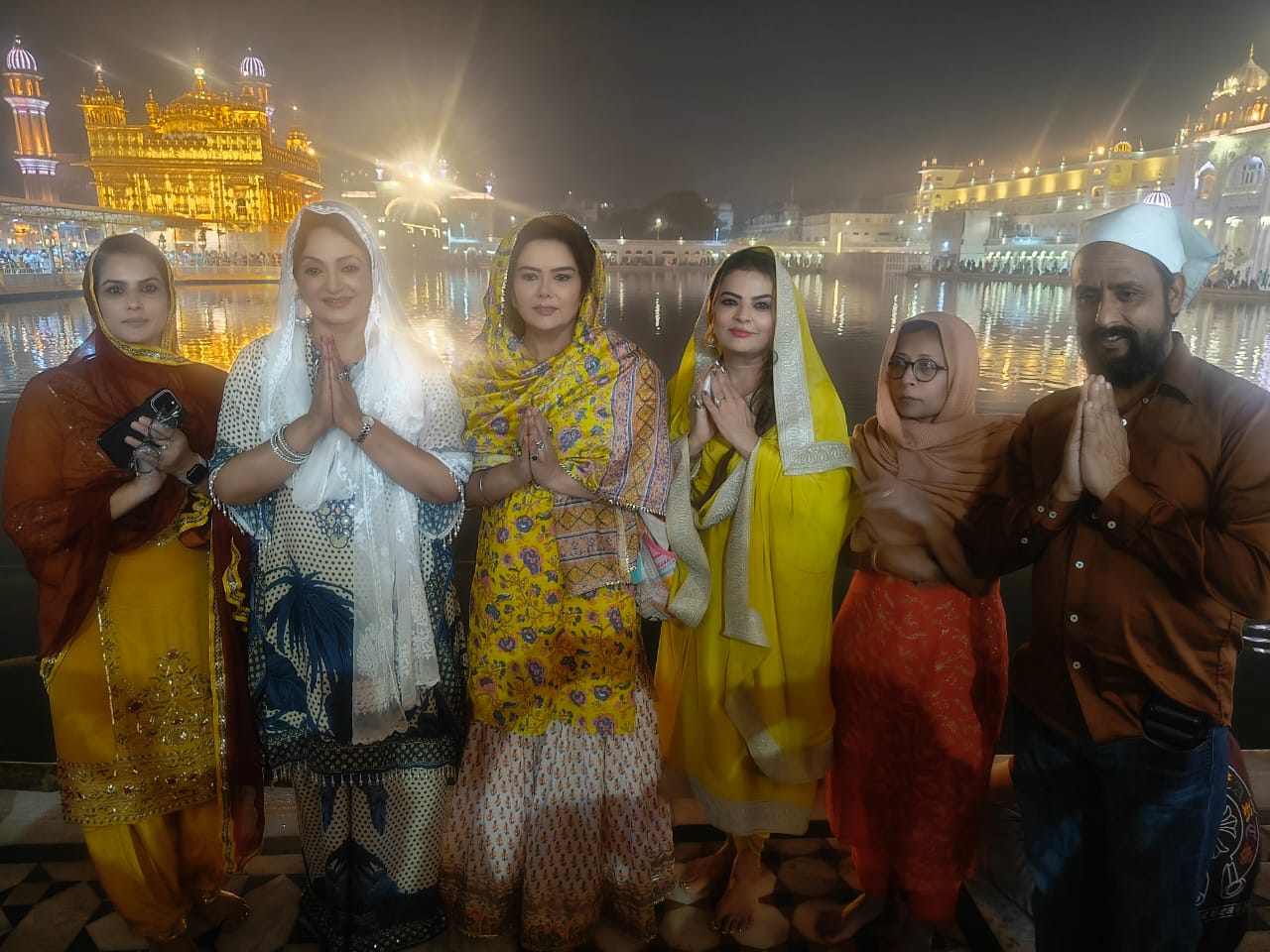 Badaa Karara Pudna Team Seeks Blessings at Golden Temple