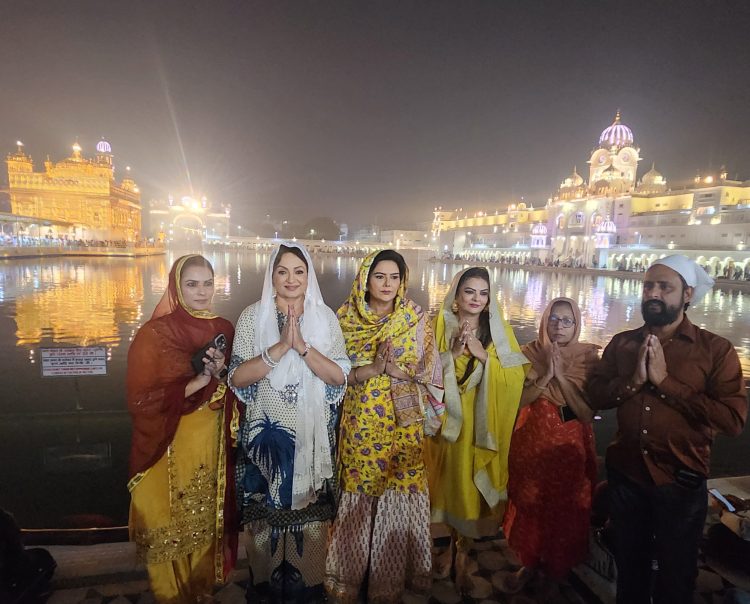 “Badaa Karara Pudna Team Seeks Blessings at Golden Temple”