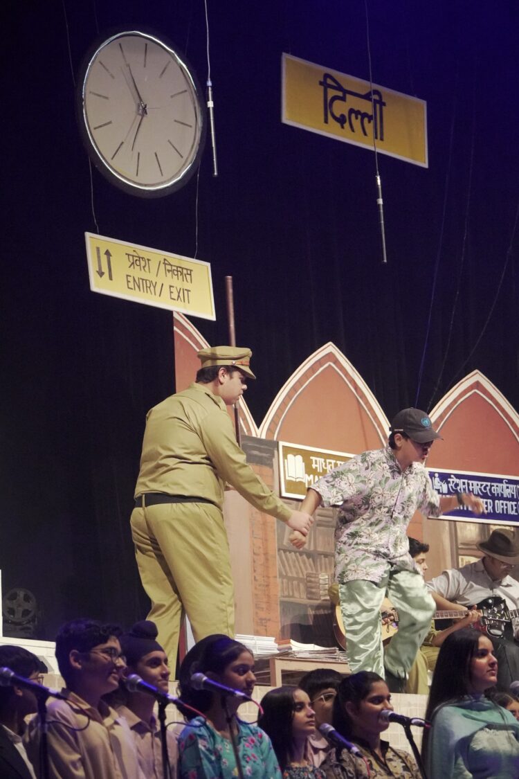 Vivek High School Mohali Students Impress with Spectacular Presentation of 'Rail Ki Baat'