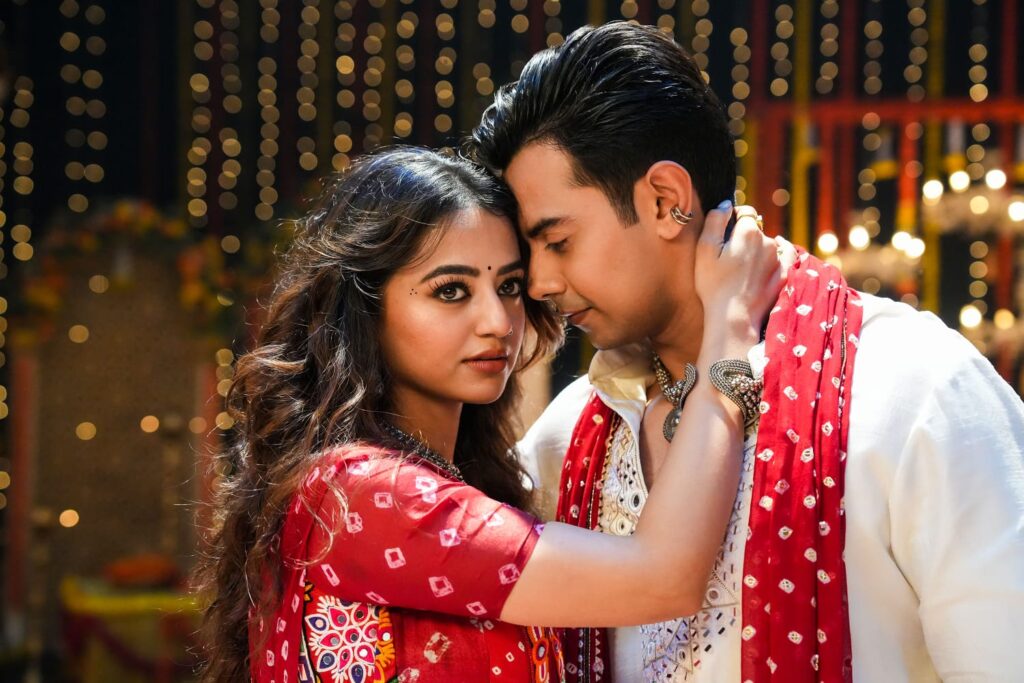 Galgoto by Monali Thakur, Parth Oza and Suhit Abhyankar brings vibrant Navratri energy with Helly Shah and Devarshi Shah. Watch the festive song.